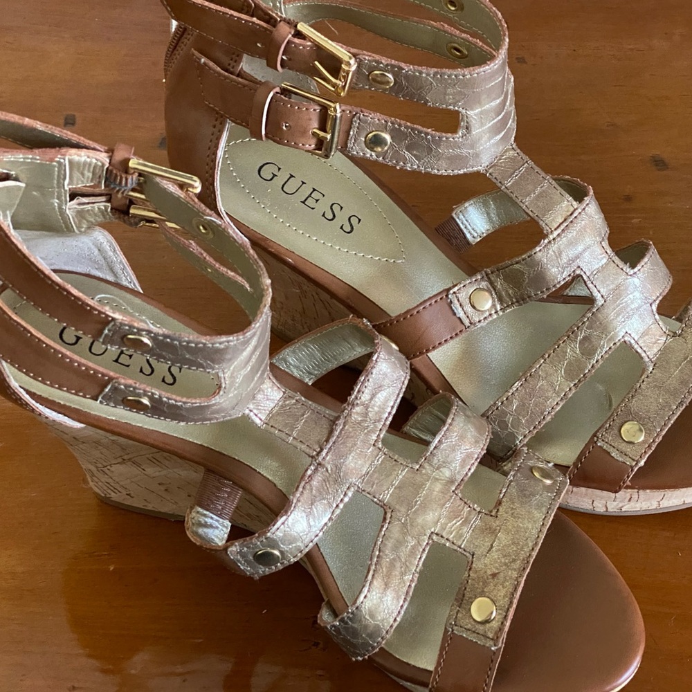 Guess wedges New without tags